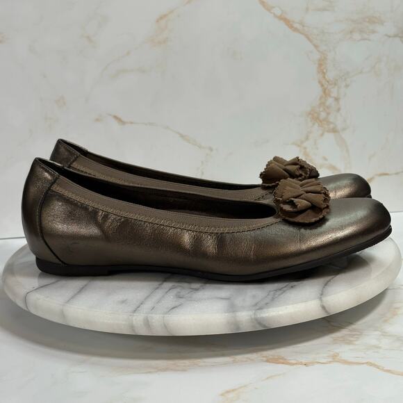 Munro American Bronze Leather Flats Women’s 8N USA Made Slip On Ruffle Toe - Picture 5 of 15
